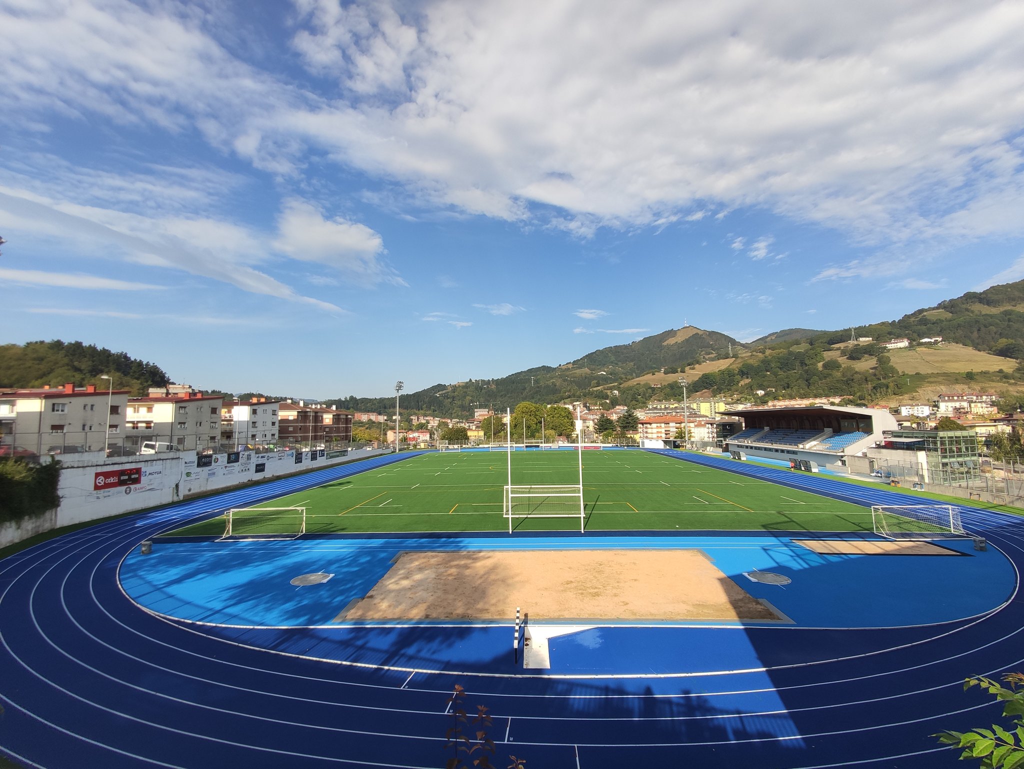Igandean estreinatuko do Altamirako atletismo pista
