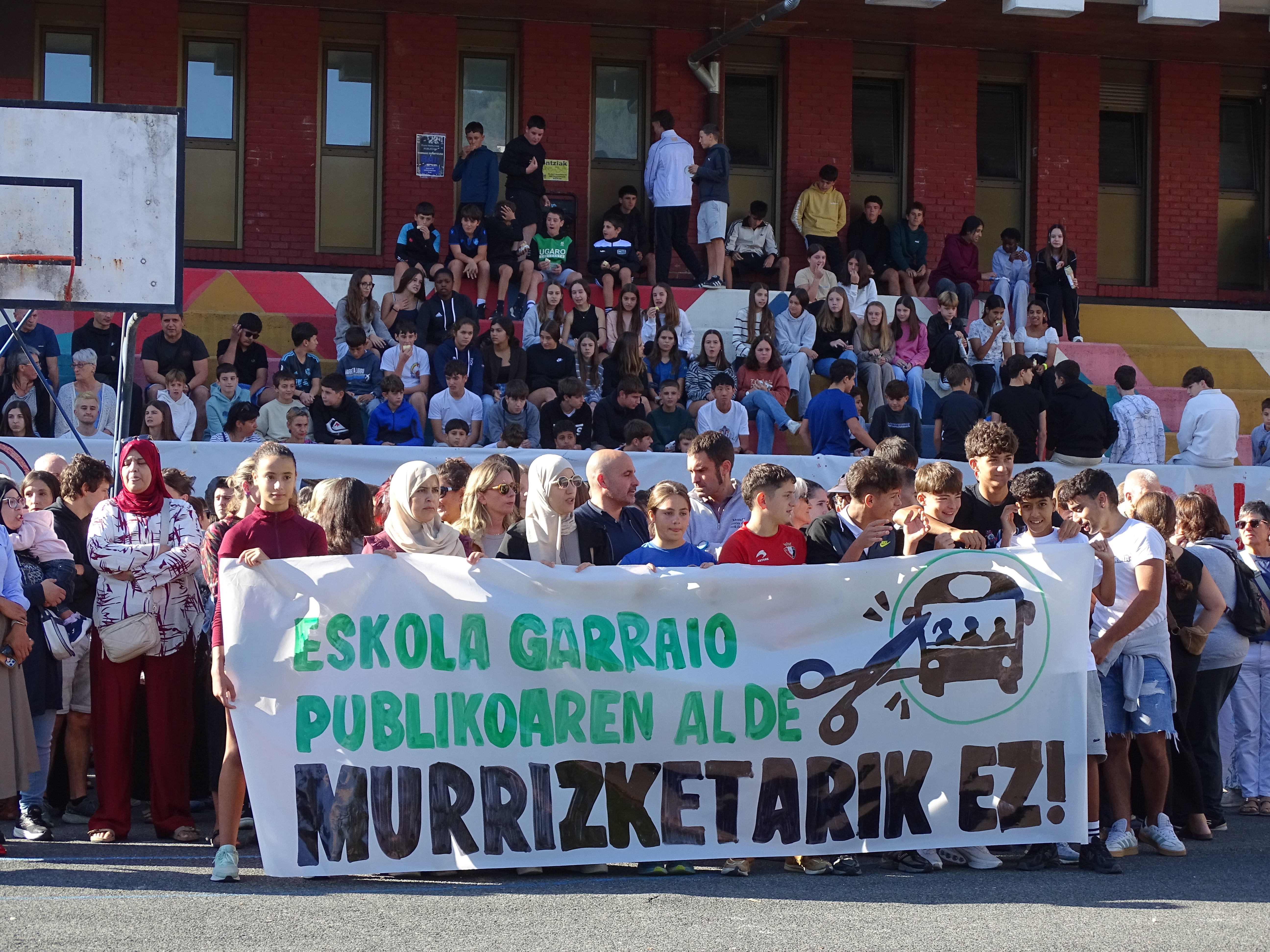 Zaldibiako ikasleen eskola-garraioaren aldeko aldarrikapenarekin bat egin du Ordiziako Udalak