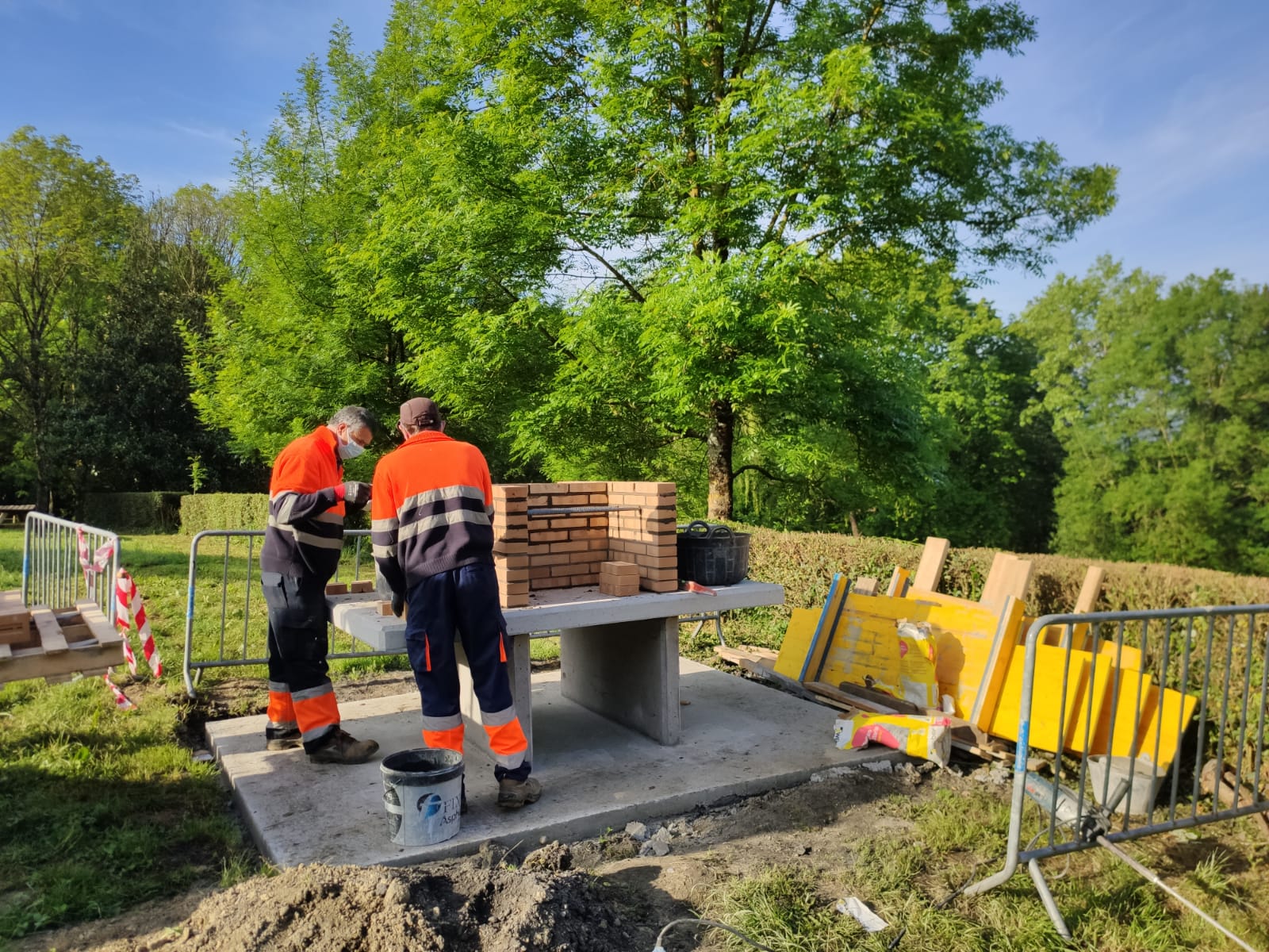 Barbakoa gune berrituak Oiangun