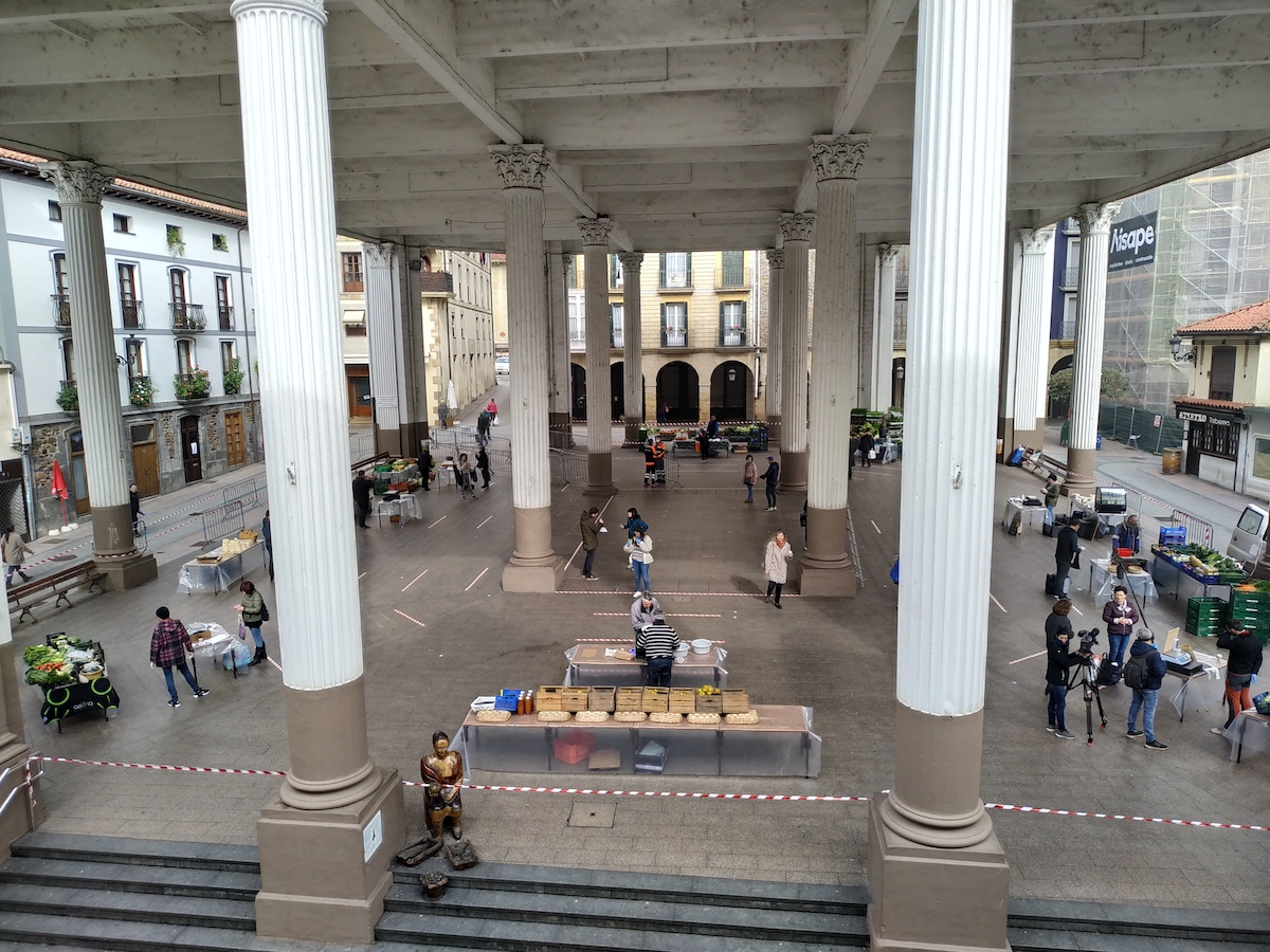 El mercado vuelve a la plaza