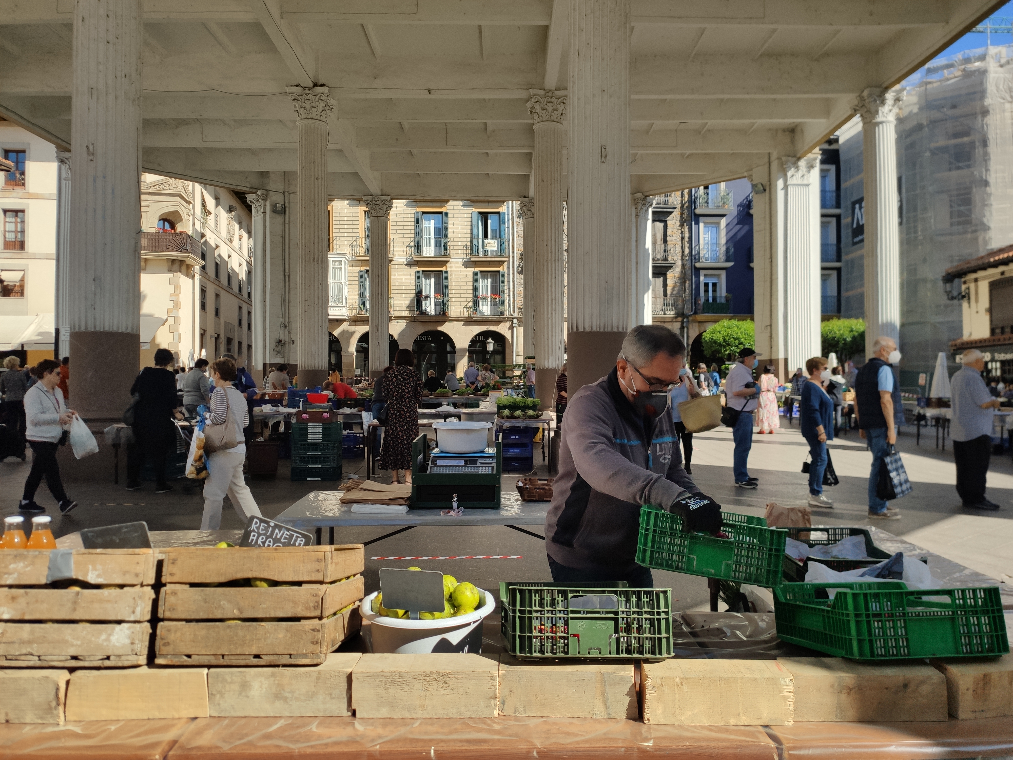 Mañana solo se realizará la venta de alimentos en la feria